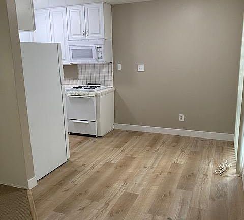 4th image of 2-1609 Electric Ave #2