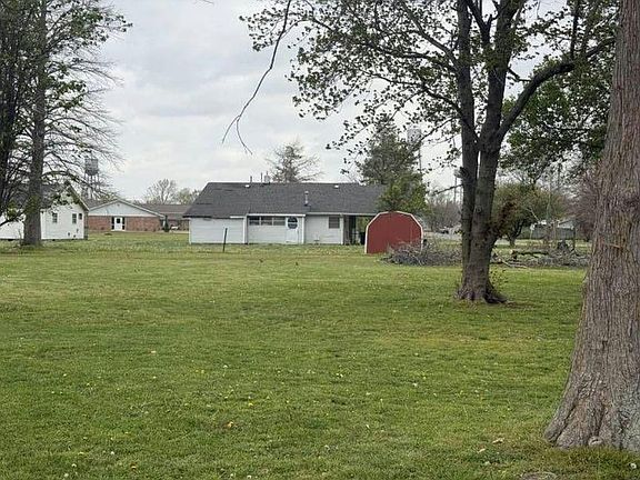4th image of 303 W 4th St