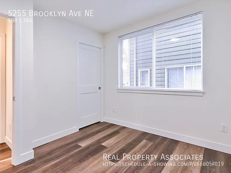 5255 Brooklyn Ave NE — Photo 13