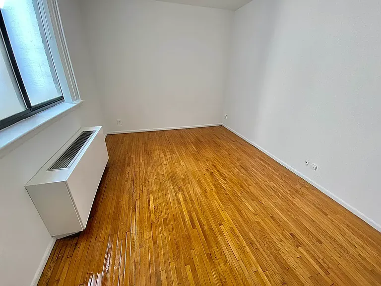 121 E 12th St #5G — Photo 6