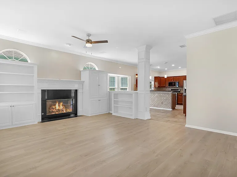 506 Lakeway Dr — Photo 8