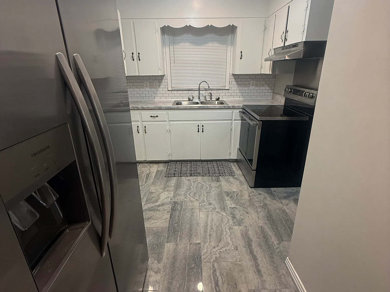 2 bed, 900 sqft, $1,300 — Photo 4