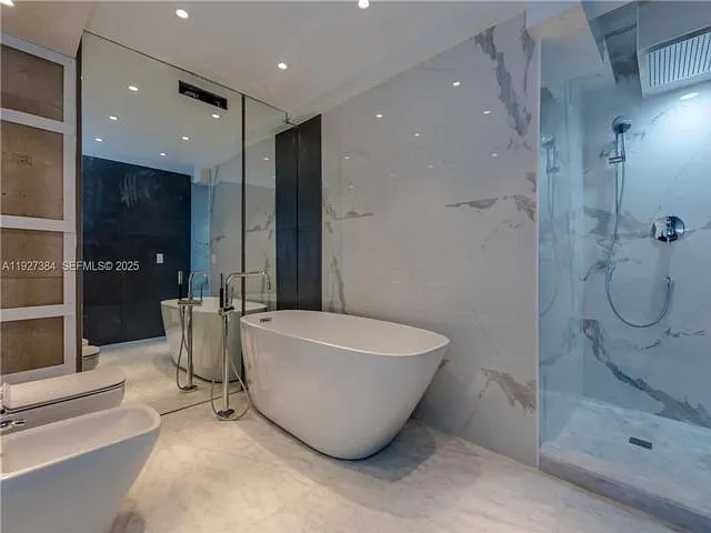 6423 Collins Ave — Photo 6