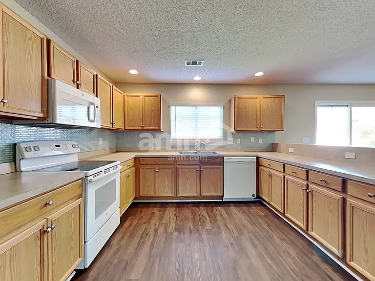 104 Reading Ct — Photo 3