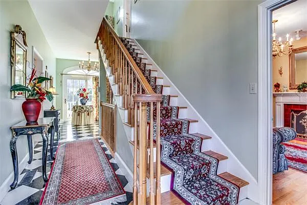 17 Webster St