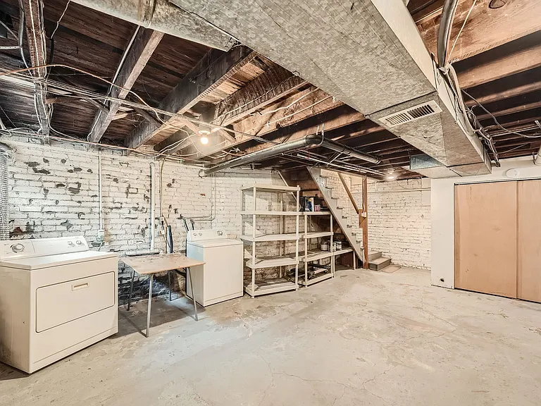823 E 22nd Ave — Photo 23