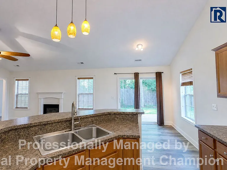 1734 Heatherstone Ln — Photo 6