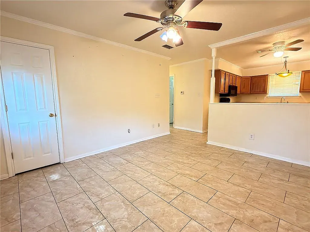 3 bed, 1003 sqft, $1,500 — Photo 3