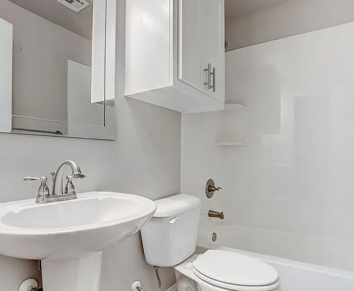 2626 E 8th St #2 — Photo 11
