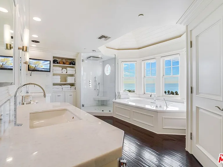 6277 Sea Star Dr — Photo 29