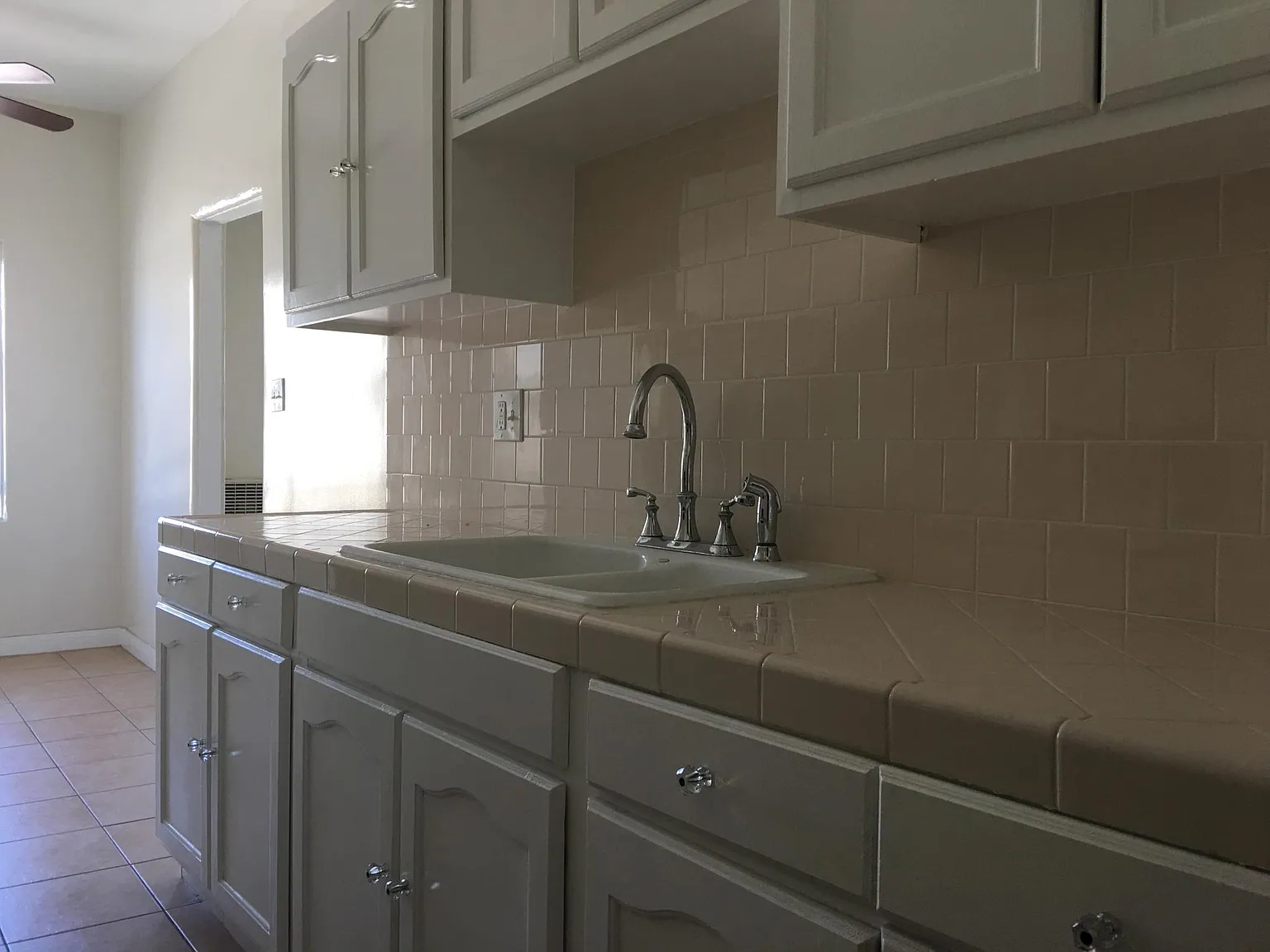 365 S Cloverdale Ave — Photo 2