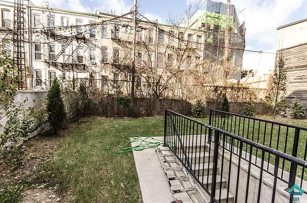 Rented by EXR | media 10