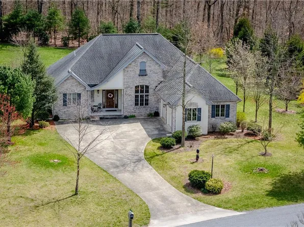 72 S Red Oak Ter, New Ringgold, PA 17960