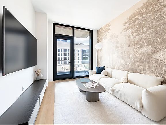 5th image of 4519 Davis St #8D