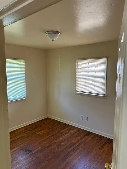 3 bed, $1,100 — Photo 4