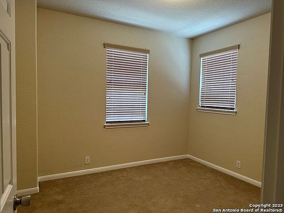 5th image of 814 Caprese Ln