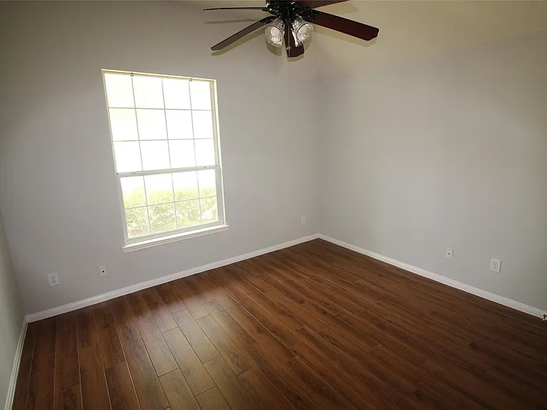 1011 Lexington Green Dr — Photo 16