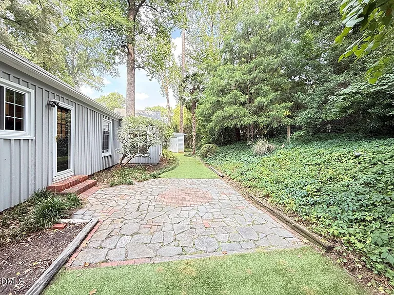2667 Davis St — Photo 34