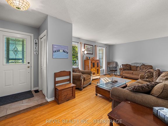4th image of 121 Union St