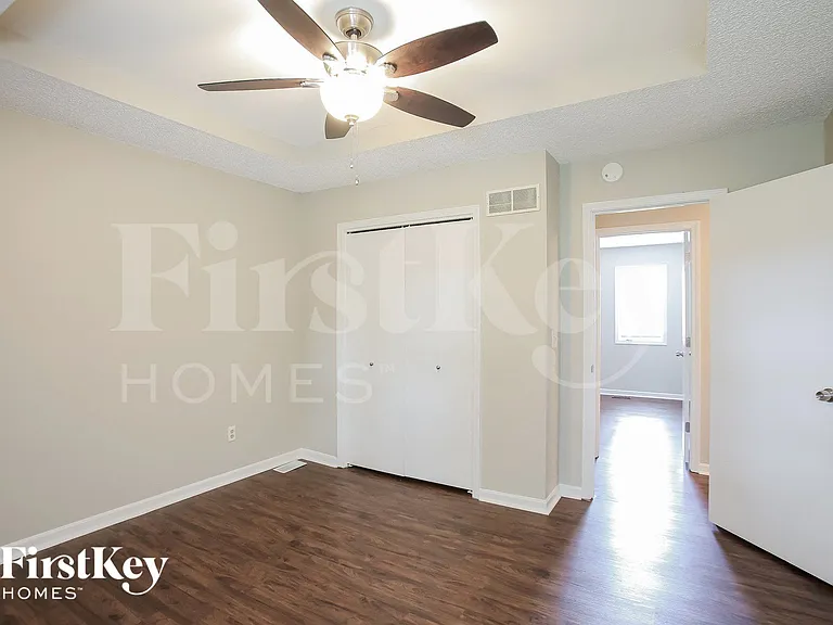 8033 N Everton Ave — Photo 8