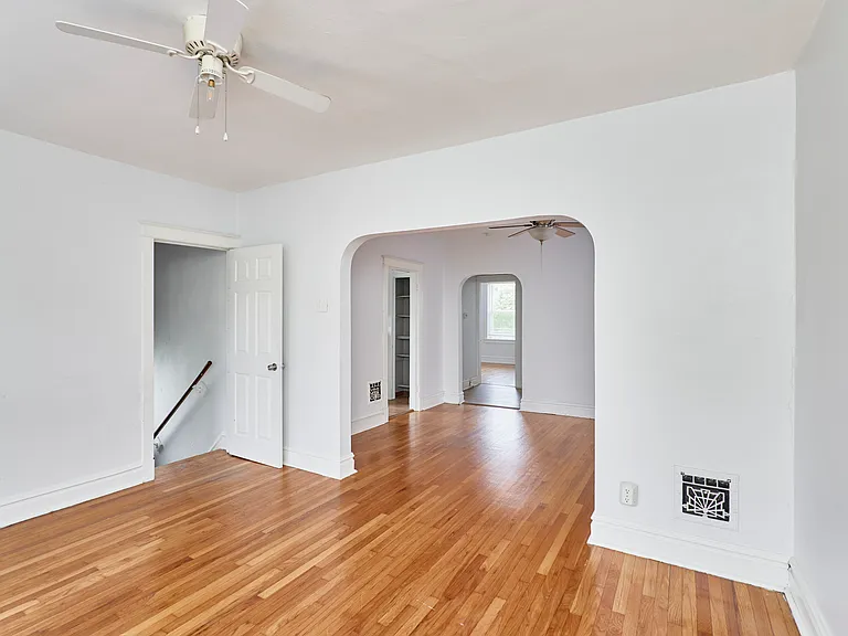5202 Bancroft Ave #A — Photo 8