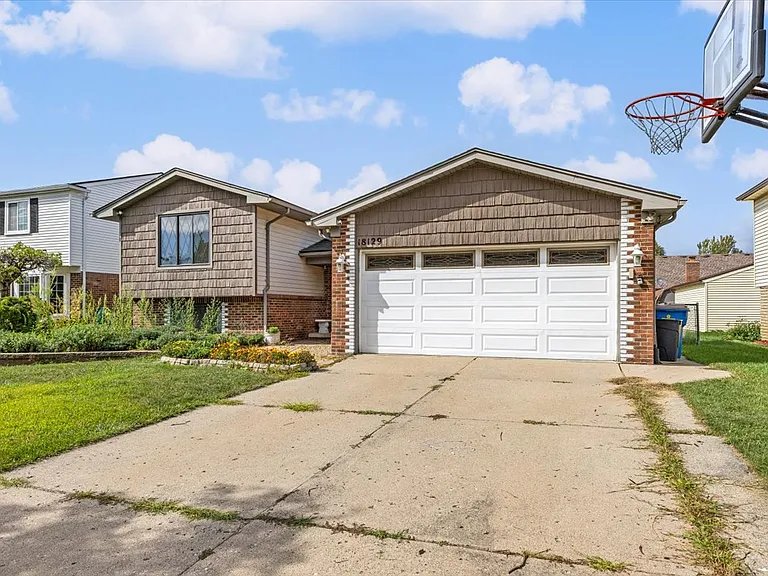 18129 Birch Dr — Photo 2