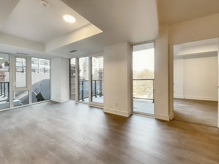 308 Jarvis St — Photo 11