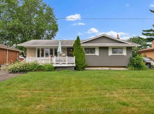 8415 Parkway Dr, Niagara Falls, ON L2G6W8