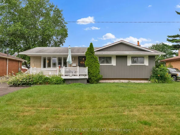 8415 Parkway Dr, Niagara Falls, ON L2G 6W8
