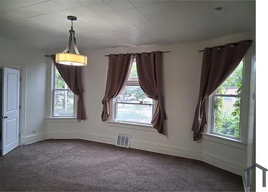 3 bed, 2000 sqft, $1,650 — Photo 2