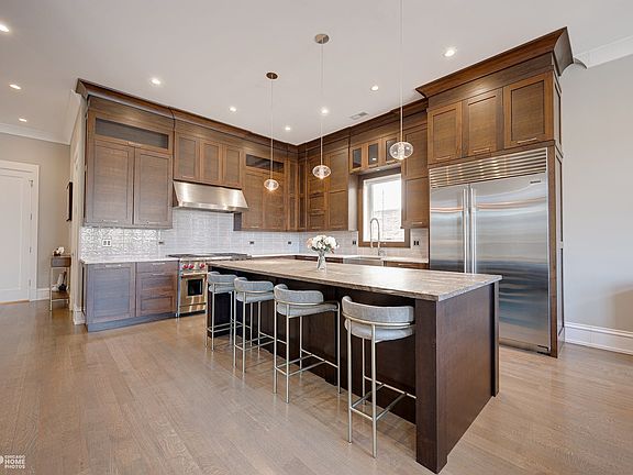 3rd image of 2628 N Wayne Ave #Penthouse