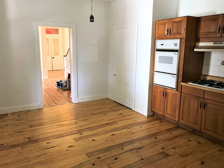 247 Green Ln — Photo 7