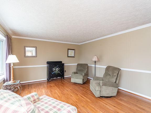 3rd image of 869 Flintlock Dr