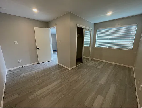 3819 Clairemont Dr Photo 1