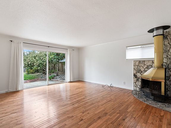 4th image of 1359 Crespi Dr