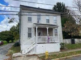 22 Hanover St, Spring Grove, PA 17362