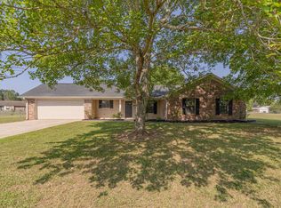 102 Silverstone Cir, Hazel Green, AL 35750