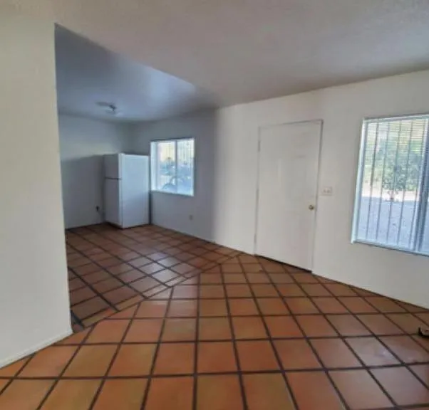 1057 E Halcyon Rd — Photo 5