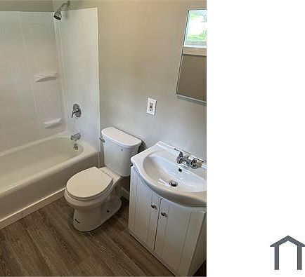 3rd image of 245 Gladys Ave