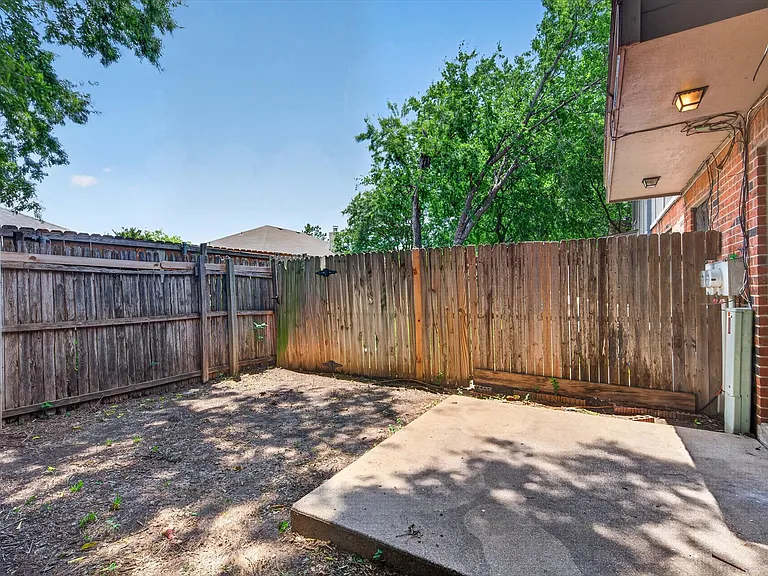 305 Cambridge Dr #305 — Photo 24