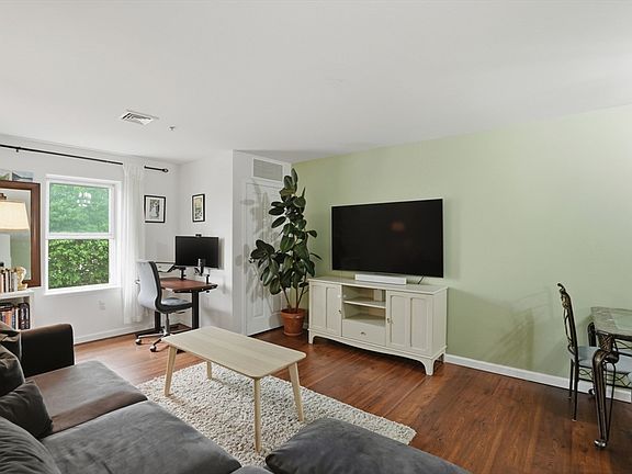 4th image of 30 Franklin St Unit 221