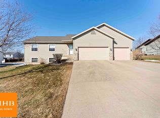 423 Sunset Dr, Poynette, WI 53955