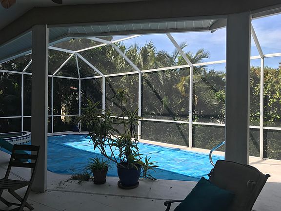 Love love love this heated pool and jacuzzi!