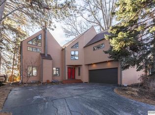 711 N 89th Plz, Omaha, NE 68114