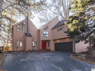 711 N 89th Plz, Omaha, NE, 68114