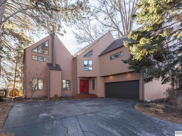 711 N 89th Plz, Omaha, NE 68114