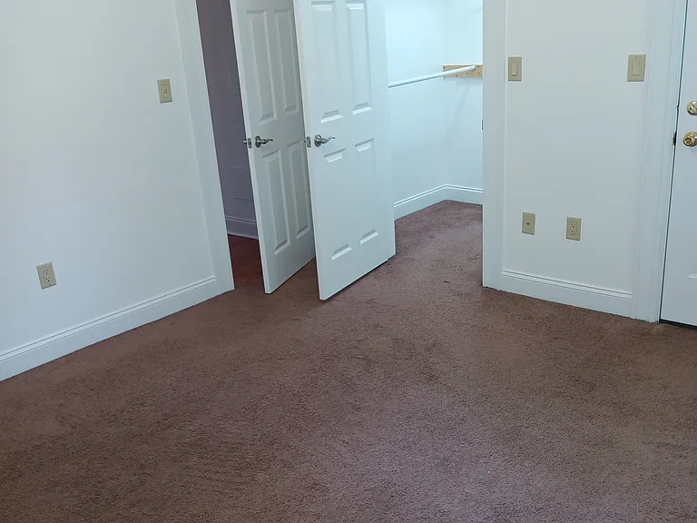 1st fl bedroom aprox. 12x12