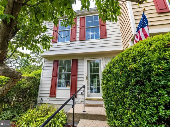 1638 Fieldthorn Dr, Reston, VA 20194