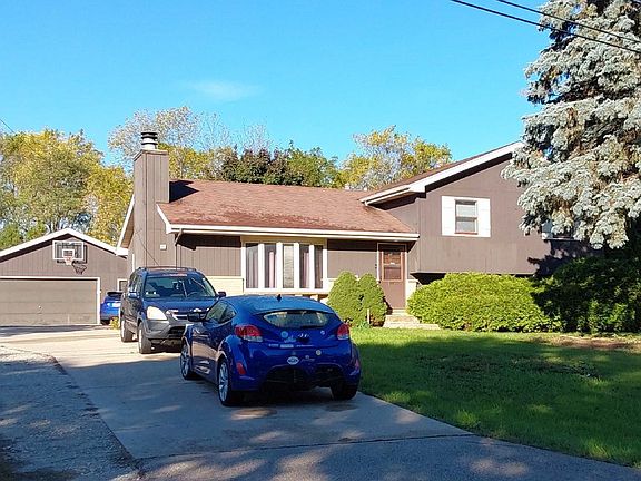 3rd image of 37830 N Manor Ave