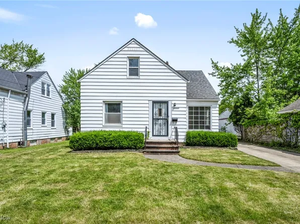 15507 Raymond St, Maple Heights, OH 44137